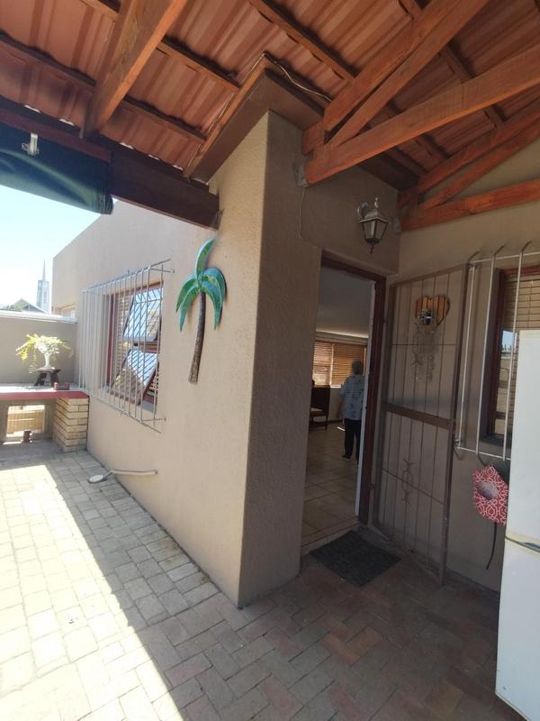 To Let 2 Bedroom Property for Rent in Oakdale Western Cape